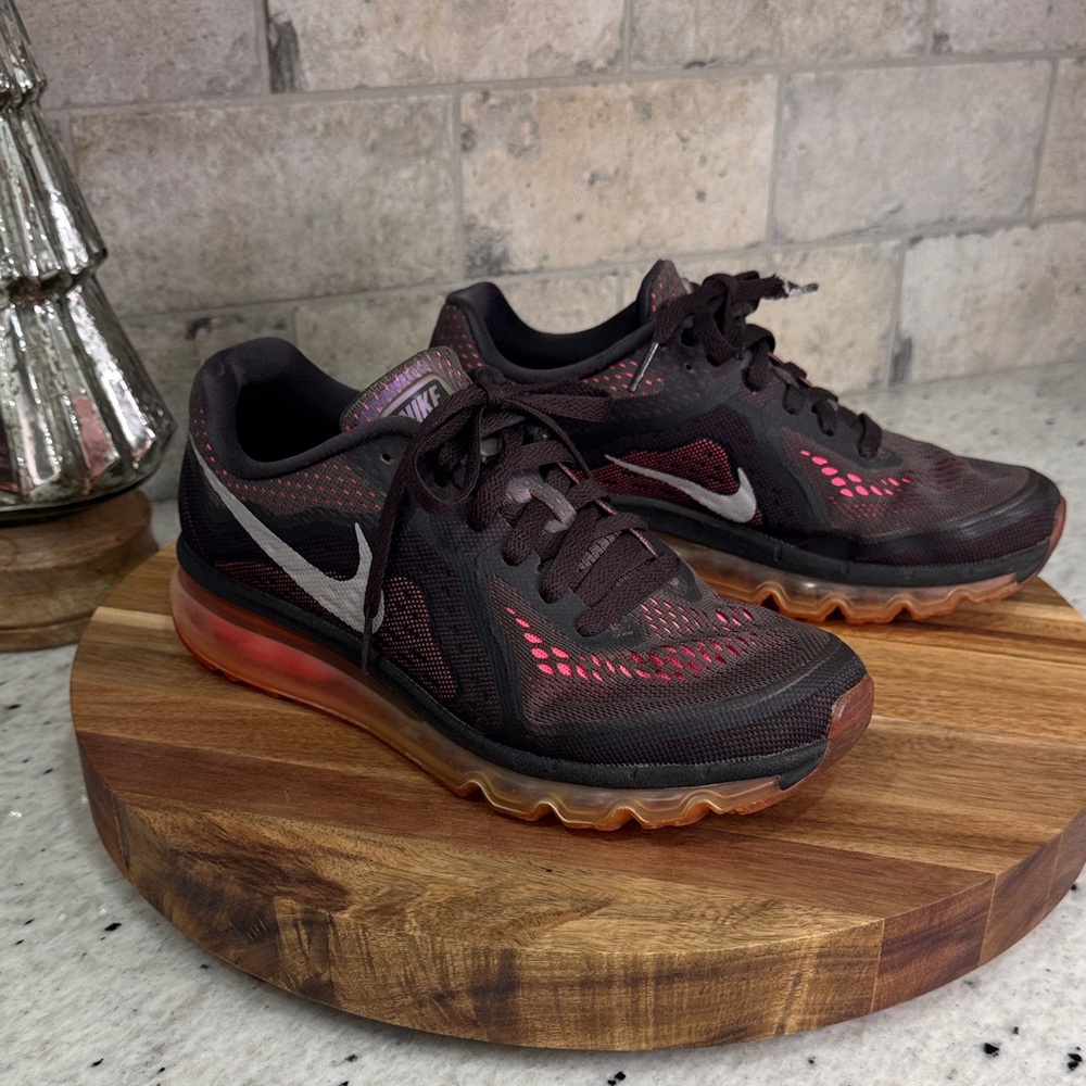 2014 Nike AirMax Women's Black and Red Air Max Sneakers